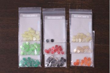 アンティーク雑貨　透明感のあるカラーが魅力のビンテージボタンセット(1)