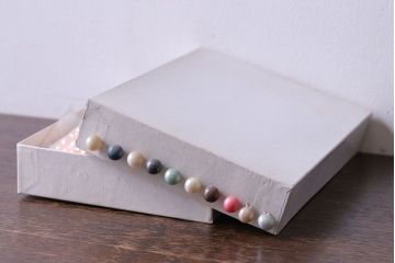 アンティーク雑貨　ビンテージ　パールのようなデザインのボタンセット