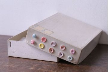 アンティーク雑貨　ビンテージ　レトロポップなデザインのボタンセット