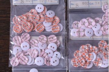アンティーク雑貨　ビンテージ　レトロポップなデザインのボタンセット