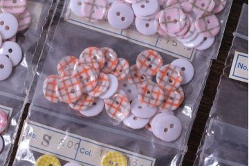 アンティーク雑貨　ビンテージ　レトロポップなデザインのボタンセット