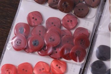 アンティーク雑貨　ビンテージ　ゴージャスな色合いのボタンセット