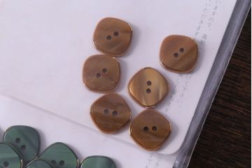 アンティーク雑貨　ビンテージ　ゴージャスな色合いのボタンセット