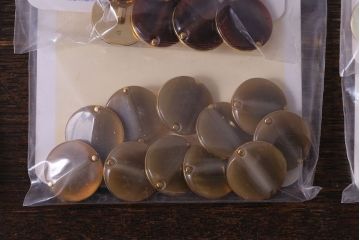 アンティーク雑貨　ビンテージ　落ち着いた色合いの上品なボタンセット
