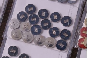 アンティーク雑貨　ビンテージ　マットカラーがおしゃれなボタンセット