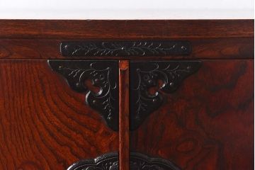 中古 伝統民芸家具 岩谷堂箪笥　開き戸　立長箪笥(引き出し、縦型チェスト、タンス)