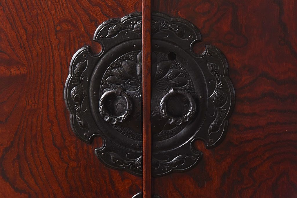 中古 伝統民芸家具 岩谷堂箪笥　開き戸　立長箪笥(引き出し、縦型チェスト、タンス)