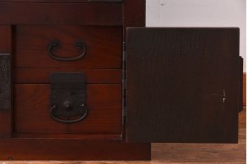 アンティーク家具　和製アンティーク　明治期　前面ケヤキ材使用　縦桟引き戸収納箪笥(水屋箪笥、重ね水屋、戸棚)