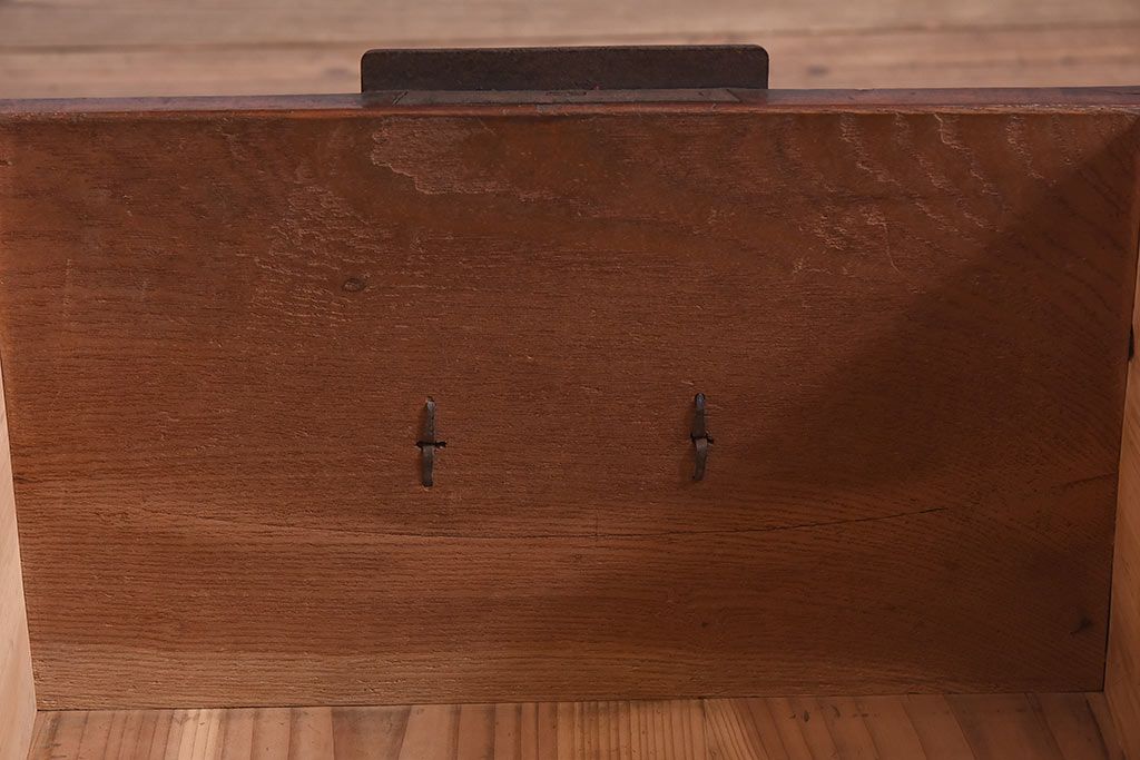 アンティーク家具　和製アンティーク　明治期　前面ケヤキ材使用　縦桟引き戸収納箪笥(水屋箪笥、重ね水屋、戸棚)