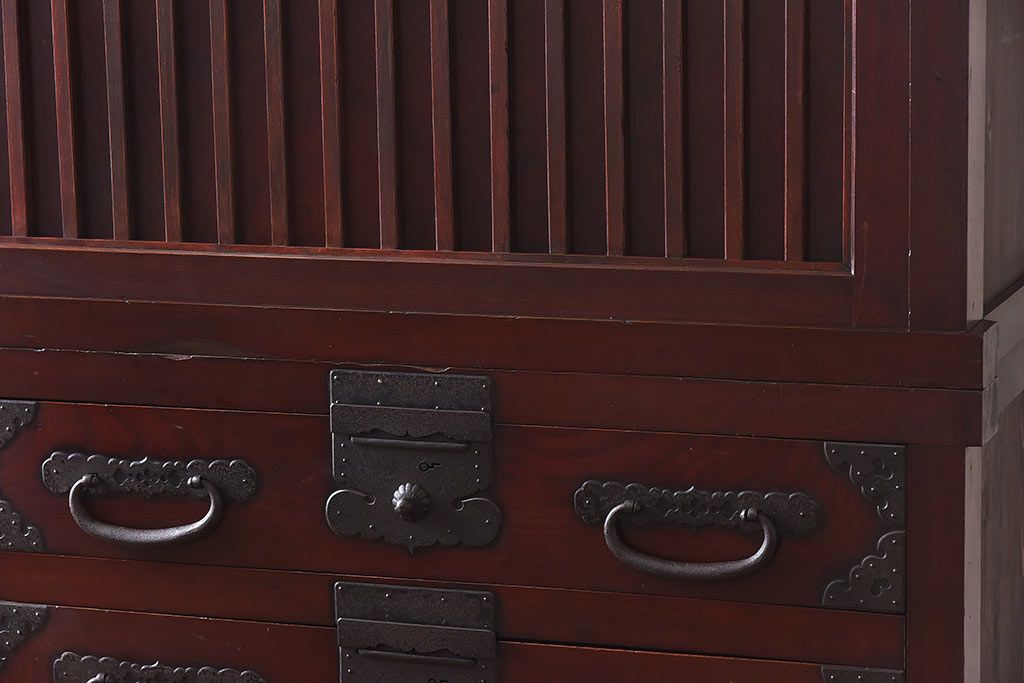 アンティーク家具　和製アンティーク　明治期　前面ケヤキ材使用　縦桟引き戸収納箪笥(水屋箪笥、重ね水屋、戸棚)