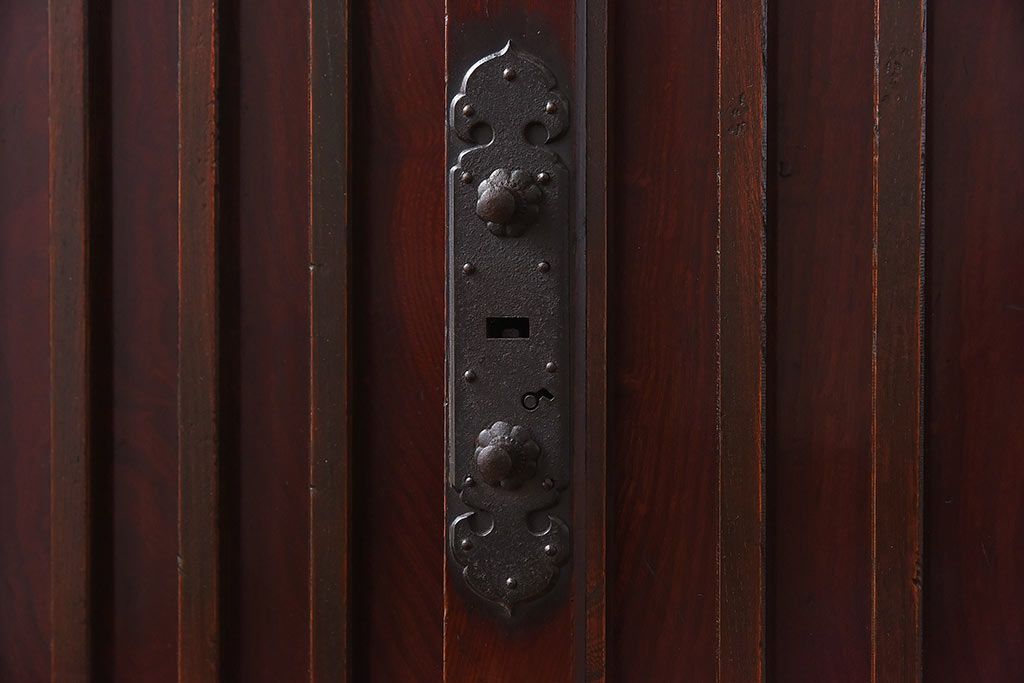 アンティーク家具　和製アンティーク　明治期　前面ケヤキ材使用　縦桟引き戸収納箪笥(水屋箪笥、重ね水屋、戸棚)