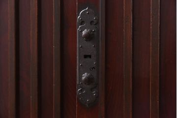 アンティーク家具　和製アンティーク　明治期　前面ケヤキ材使用　縦桟引き戸収納箪笥(水屋箪笥、重ね水屋、戸棚)