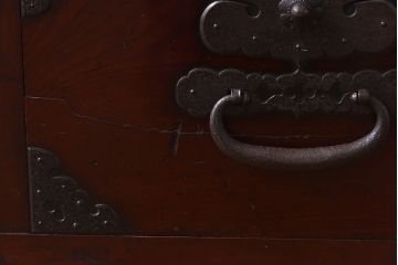 アンティーク家具　和製アンティーク　明治期　前面ケヤキ材使用　縦桟引き戸収納箪笥(水屋箪笥、重ね水屋、戸棚)