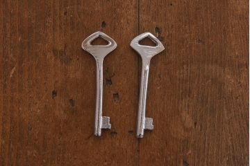 ビンテージ　神戸洋家具　永田良介商店　収納力抜群の戸棚付き衣装箪笥(和タンス、引き出し)(定価約89万円)