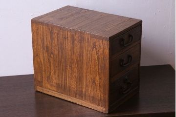 アンティーク家具　和製アンティーク　古い引手が味わい深い小引き出し(小物入れ、小物収納)