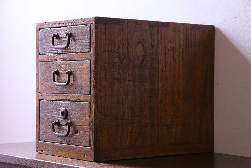 アンティーク家具　和製アンティーク　古い引手が味わい深い小引き出し(小物入れ、小物収納)