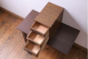 アンティーク家具　和製アンティーク　古い引手が味わい深い小引き出し(小物入れ、小物収納)