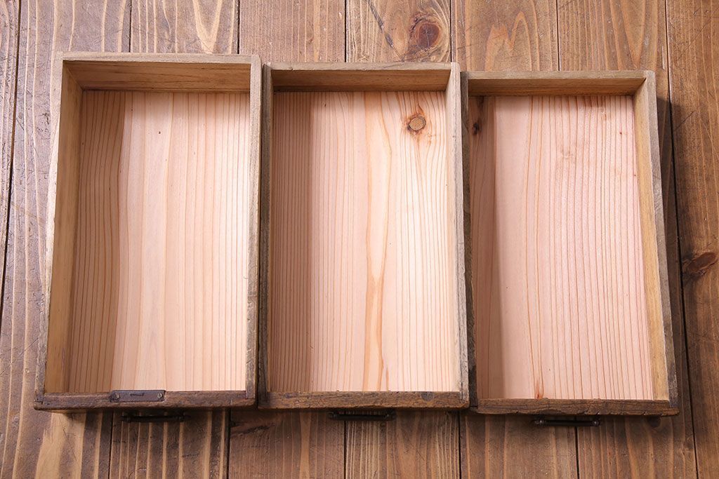 アンティーク家具　和製アンティーク　古い引手が味わい深い小引き出し(小物入れ、小物収納)