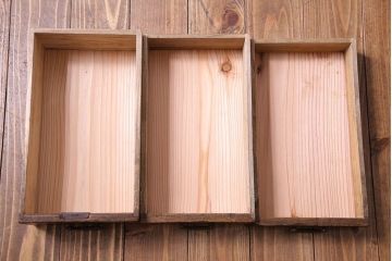 アンティーク家具　和製アンティーク　古い引手が味わい深い小引き出し(小物入れ、小物収納)