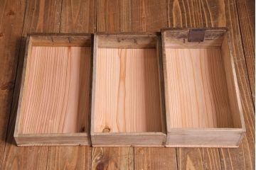 アンティーク家具　和製アンティーク　古い引手が味わい深い小引き出し(小物入れ、小物収納)