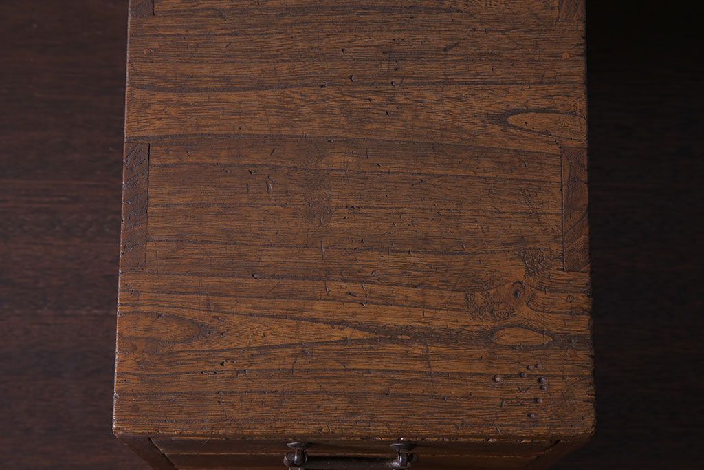 アンティーク家具　和製アンティーク　古い引手が味わい深い小引き出し(小物入れ、小物収納)