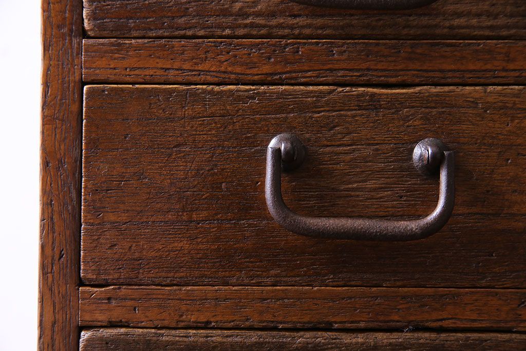 アンティーク家具　和製アンティーク　古い引手が味わい深い小引き出し(小物入れ、小物収納)