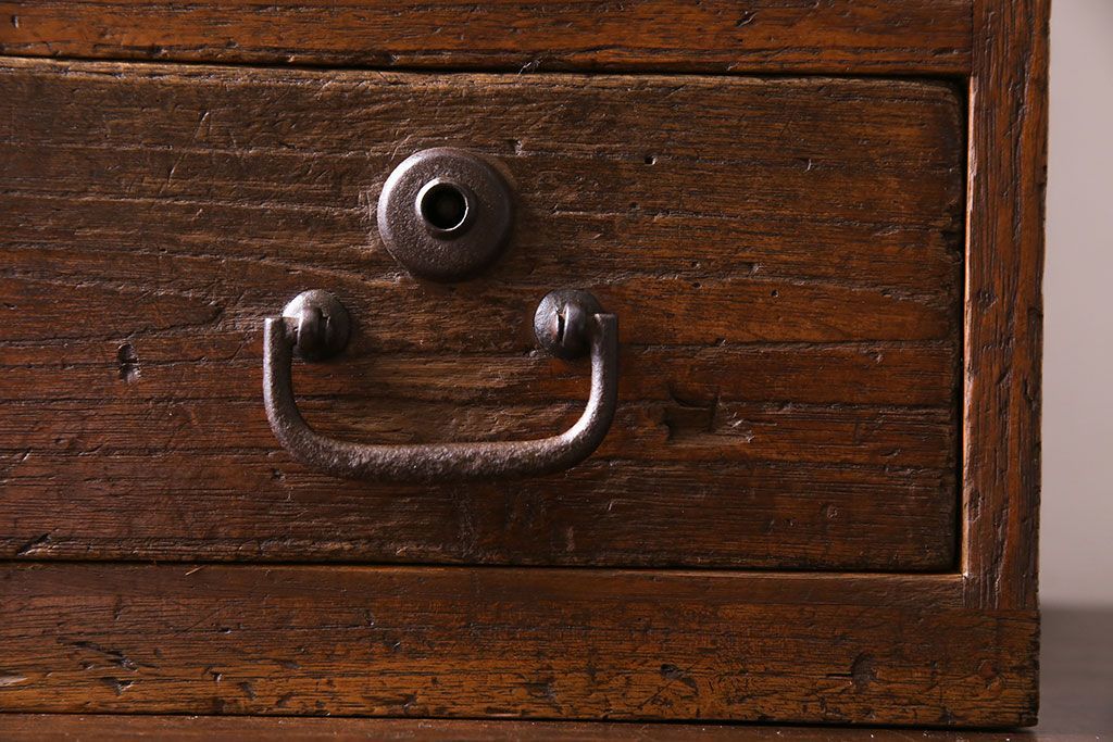 アンティーク家具　和製アンティーク　古い引手が味わい深い小引き出し(小物入れ、小物収納)