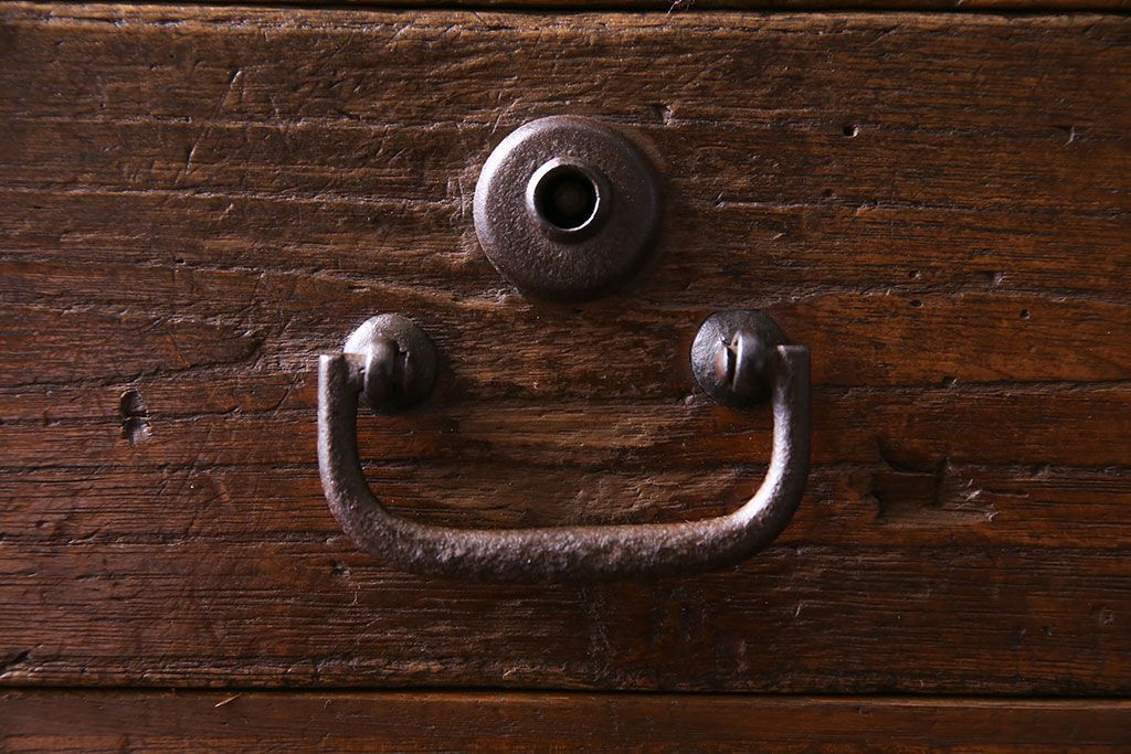 アンティーク家具　和製アンティーク　古い引手が味わい深い小引き出し(小物入れ、小物収納)