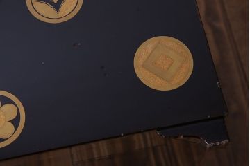 アンティーク家具　古民具・骨董　上手物　豪華な蒔絵が施された鏡台(鏡架け、化粧台、小引き出し)