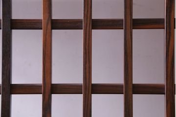 ビンテージ家具　ビンテージ　黒檀　モダンな格子が美しい飾り棚(茶棚)