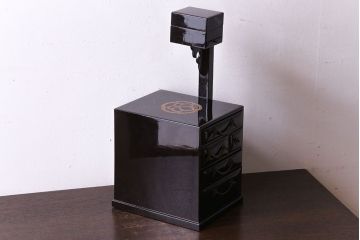 アンティーク雑貨　和製アンティーク　上手物　艶やかな黒漆塗りが美しい裁縫箱(針箱、小引き出し)