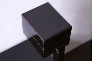 アンティーク雑貨　和製アンティーク　上手物　艶やかな黒漆塗りが美しい裁縫箱(針箱、小引き出し)