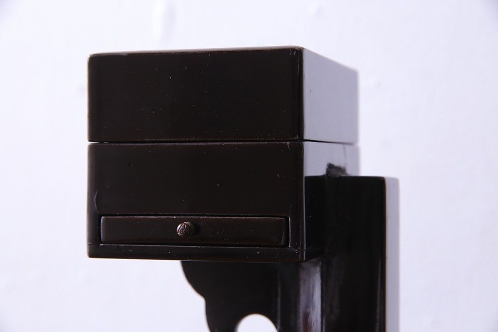 アンティーク雑貨　和製アンティーク　上手物　艶やかな黒漆塗りが美しい裁縫箱(針箱、小引き出し)