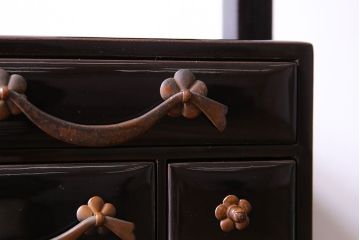 アンティーク雑貨　和製アンティーク　上手物　艶やかな黒漆塗りが美しい裁縫箱(針箱、小引き出し)