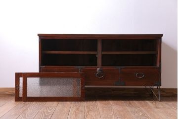 アンティーク家具　和製アンティーク　前面ケヤキ材　漆塗りが美しい鉄脚付タンスローボード(リビングボード、テレビ台)
