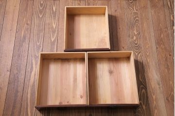 アンティーク家具　和製アンティーク　前面ケヤキ材　漆塗りが美しい鉄脚付タンスローボード(リビングボード、テレビ台)