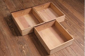 アンティーク家具　和製アンティーク　前面ケヤキ材　漆塗りが美しい鉄脚付タンスローボード(リビングボード、テレビ台)