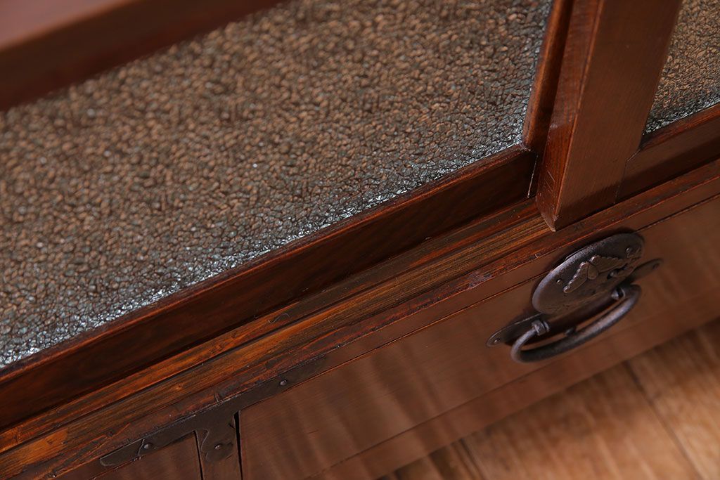 アンティーク家具　和製アンティーク　前面ケヤキ材　漆塗りが美しい鉄脚付タンスローボード(リビングボード、テレビ台)