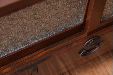 アンティーク家具　和製アンティーク　前面ケヤキ材　漆塗りが美しい鉄脚付タンスローボード(リビングボード、テレビ台)