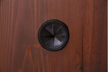 アンティーク家具　和製アンティーク　前面ケヤキ材　漆塗りが美しい鉄脚付タンスローボード(リビングボード、テレビ台)