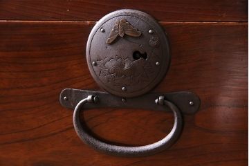 アンティーク家具　大正〜昭和初期　リメイク品　オープンラックが付いた時代箪笥サイドチェスト(ローボード、引き出し)