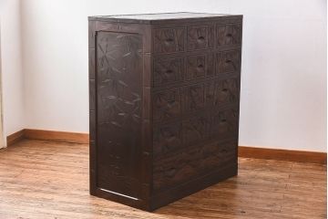 中古　伝統工芸軽井沢彫り　竹の図柄が珍しい上質なチェスト(衣装箪笥、引き出し、洋服ダンス)