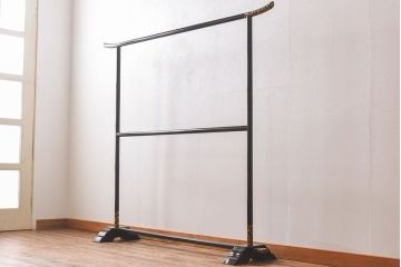 アンティーク雑貨　古民具・骨董　鮮やかな蒔絵が魅力の衣桁(衣装掛け、ハンガーラック)