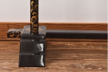 アンティーク雑貨　古民具・骨董　鮮やかな蒔絵が魅力の衣桁(衣装掛け、ハンガーラック)