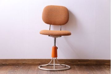 レトロ家具　昭和レトロ　柔らかなオレンジ色が可愛らしいワークチェア(イス、回転椅子)