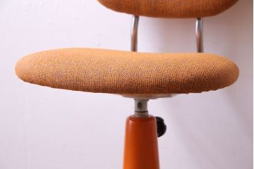 レトロ家具　昭和レトロ　柔らかなオレンジ色が可愛らしいワークチェア(イス、回転椅子)