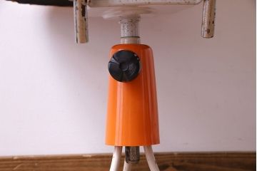 レトロ家具　昭和レトロ　柔らかなオレンジ色が可愛らしいワークチェア(イス、回転椅子)