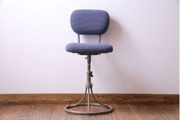 レトロ家具　レトロな雰囲気漂うシンプルな回転椅子(ワークチェア、イス、回転チェア)(R-028035)