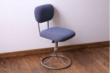 レトロ家具　レトロな雰囲気漂うシンプルな回転椅子(ワークチェア、イス、回転チェア)(R-028035)