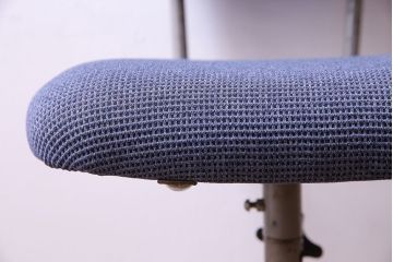 レトロ家具　レトロな雰囲気漂うシンプルな回転椅子(ワークチェア、イス、回転チェア)(R-028035)
